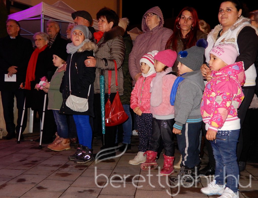 Fellobbant a szeretet lángja is 22